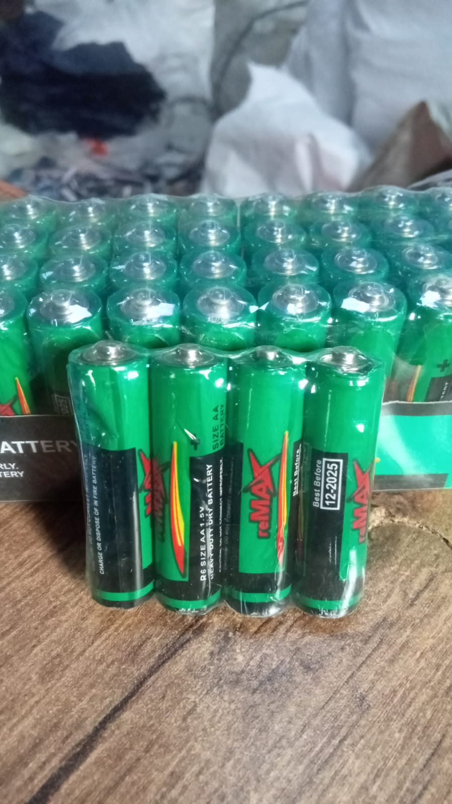 AA performance batteries, non-rechargeable AA performance batteries, non-rechargeable